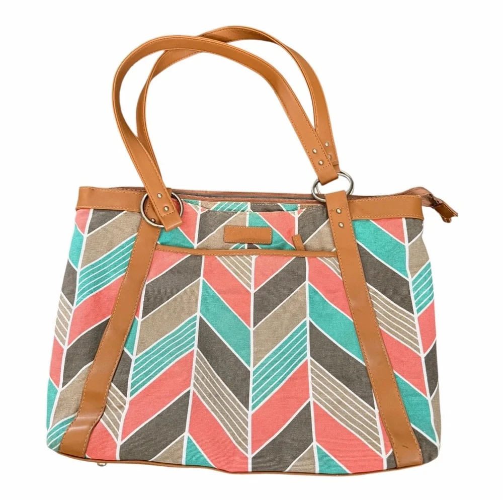 Kailo Chic eye catching
